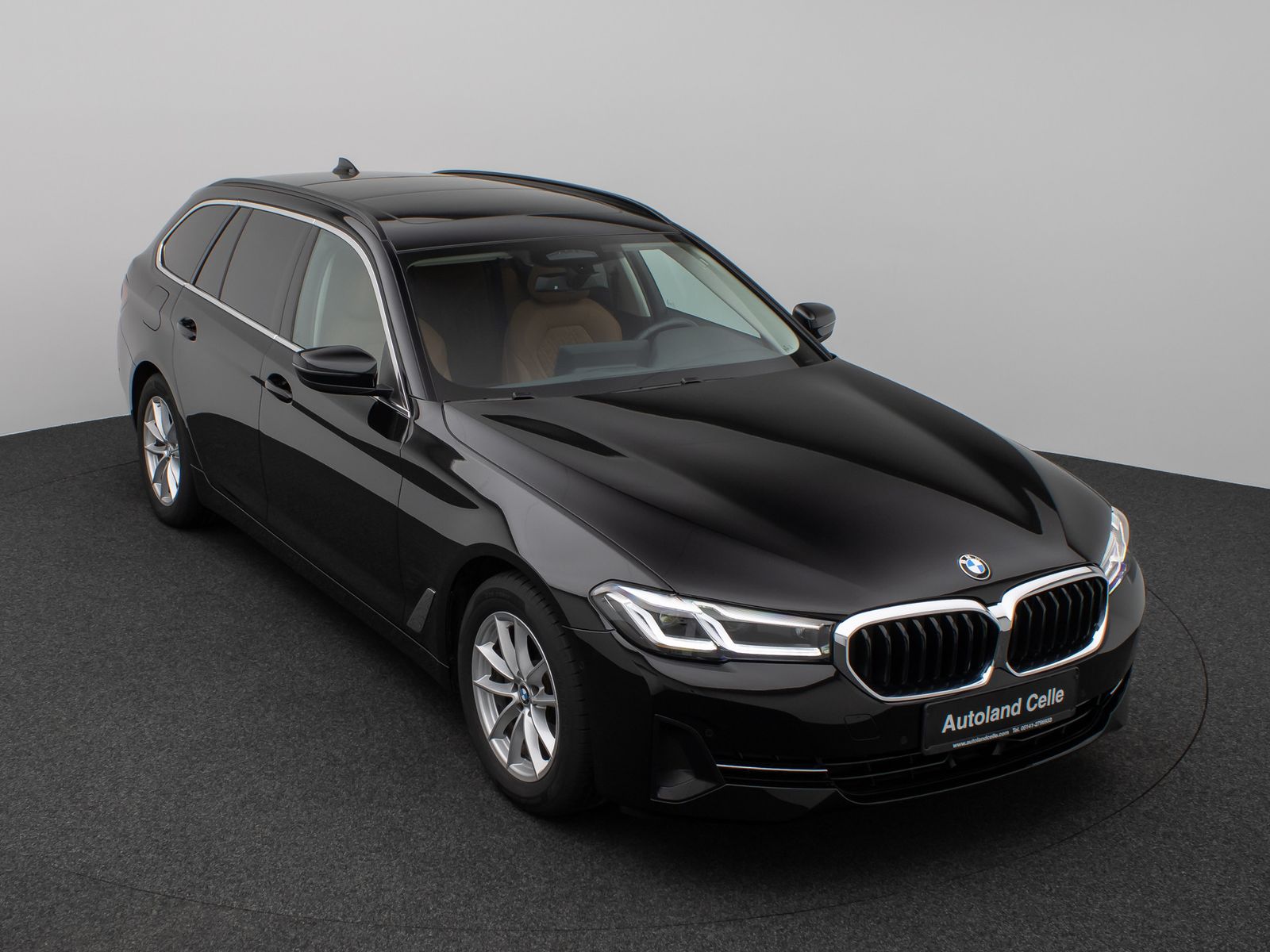 Fahrzeugabbildung BMW 520d Panorama Kamera DAB HiFi AHK M Sport Alarm