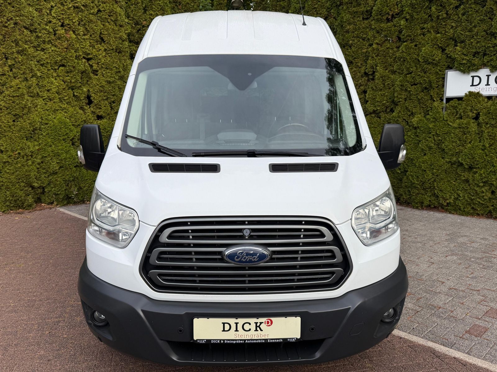 Fahrzeugabbildung Ford Transit 2.0TDCi 350 L3H3 9-Sitz+ROLLSTUHLRAMPE+