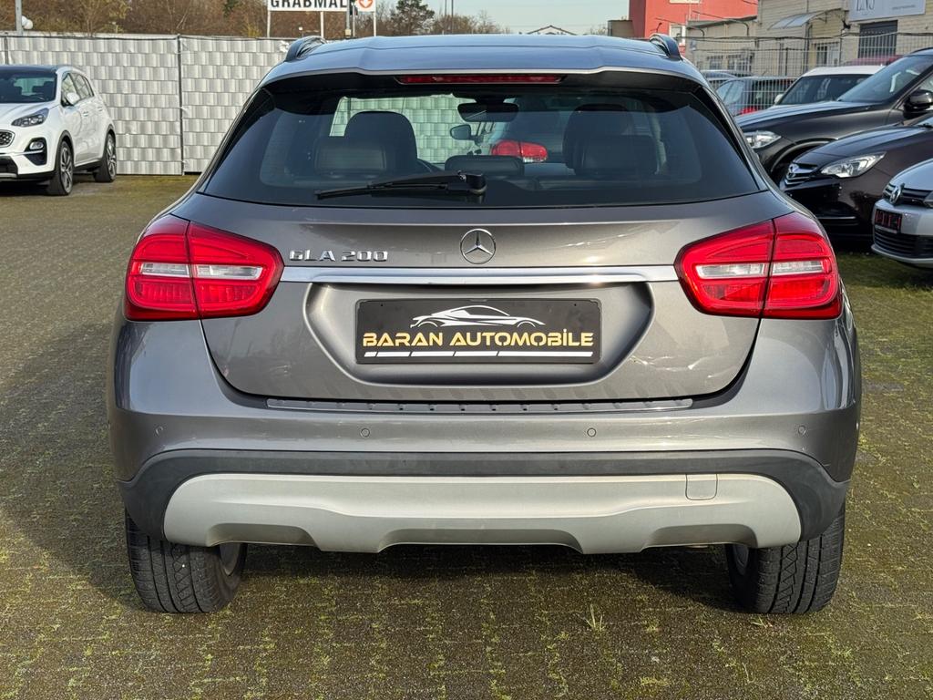 Mercedes-Benz GLA 200