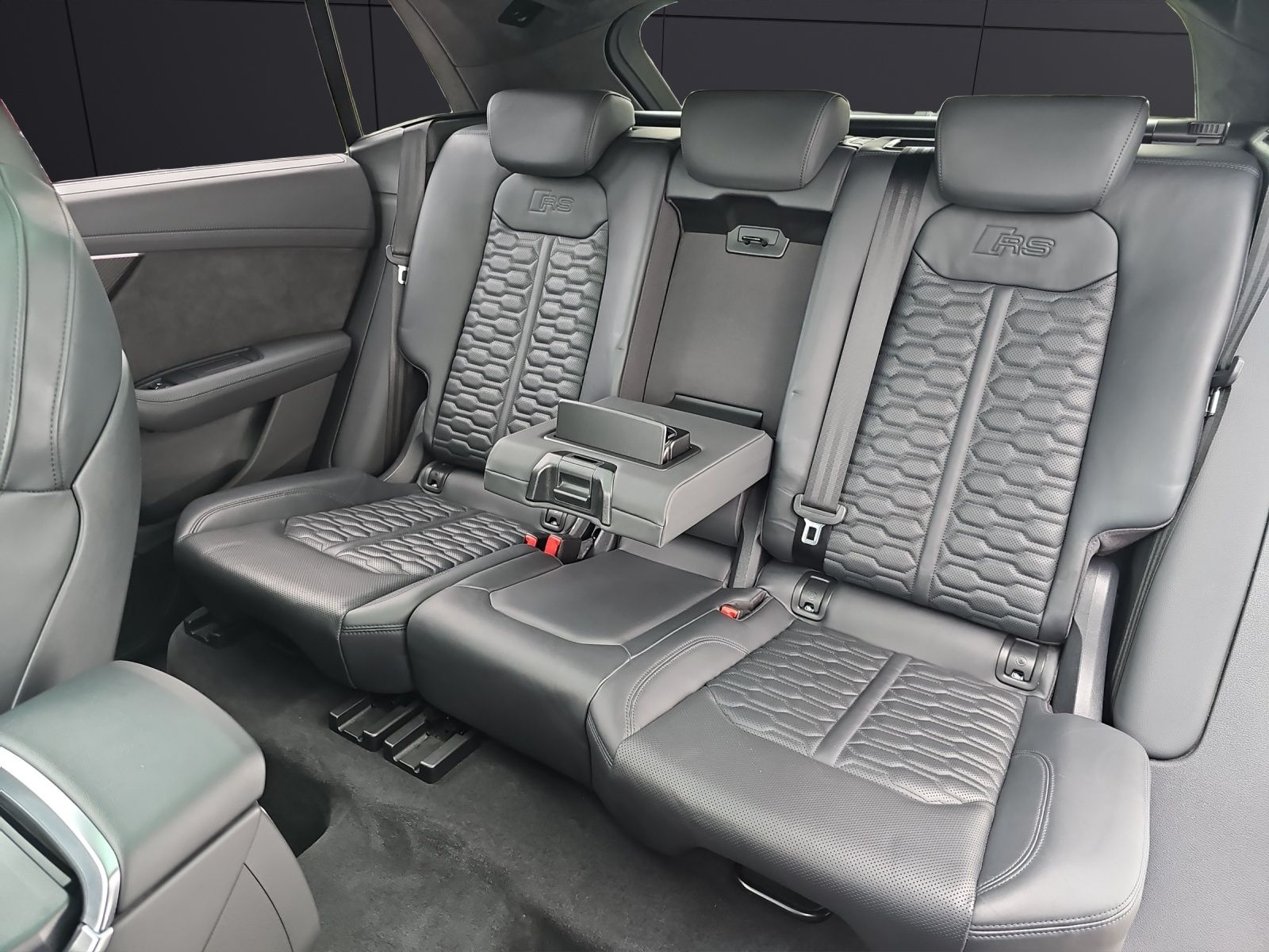Fahrzeugabbildung Audi RS Q8 SPORT Vmax 280 23"+MATRIX +PANO+KERAMIK