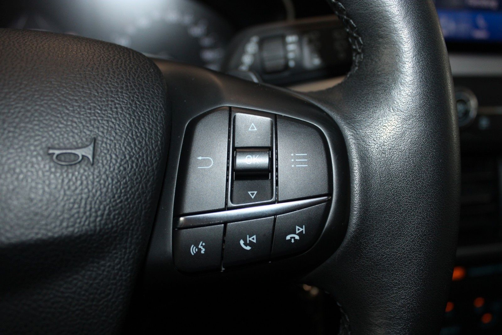 Fahrzeugabbildung Ford Focus Cool & Connect Automatik + AHK ACC WinterP