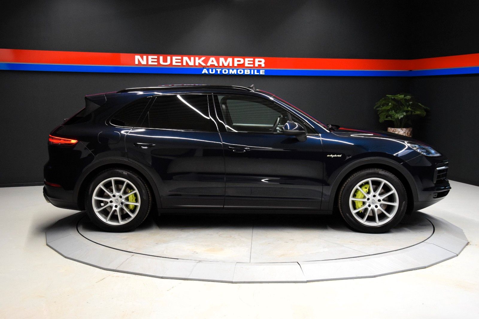 Fahrzeugabbildung Porsche Cayenne E-Hybrid Pano. ACC Matrix. Bose Approv.