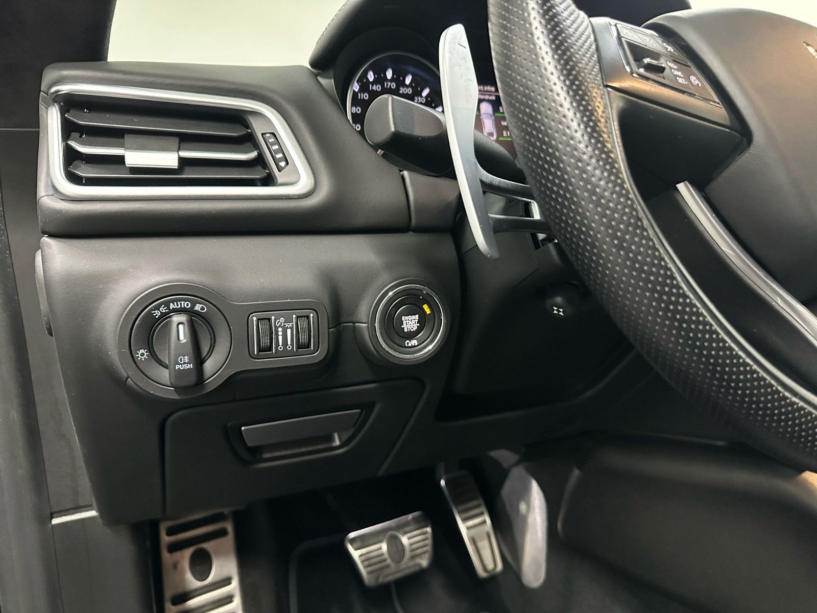 Fahrzeugabbildung Maserati Ghibli TROFEO V8   - SOFT CLOSE*NAVI*TEMPO*DAB*