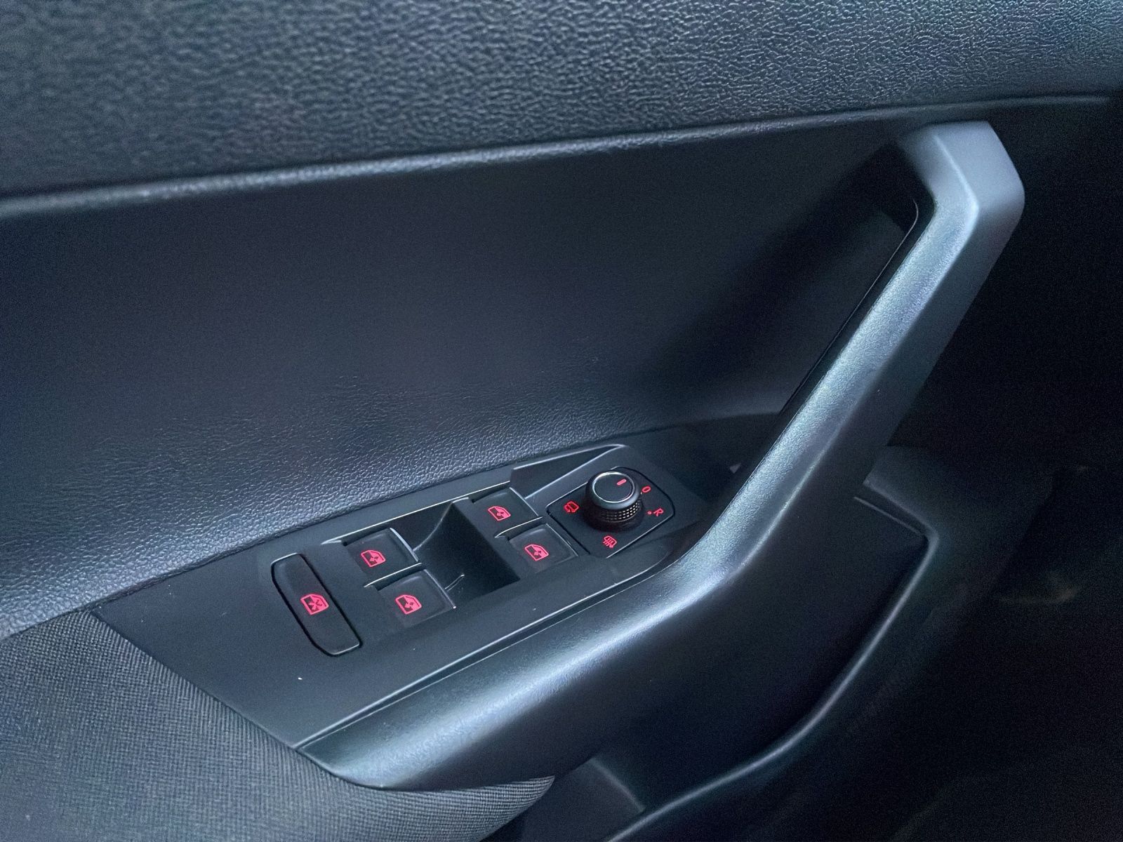 Fahrzeugabbildung Volkswagen Polo Highline TSI DSG LED ACC SHZ PDC Navi Klima