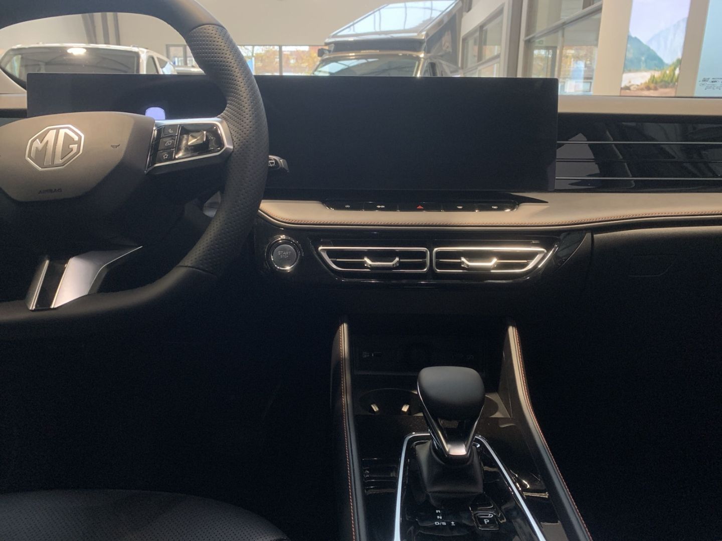 Fahrzeugabbildung MG HS PHEV Luxury Automatik- FINANZIERUNGSANGEBOT!