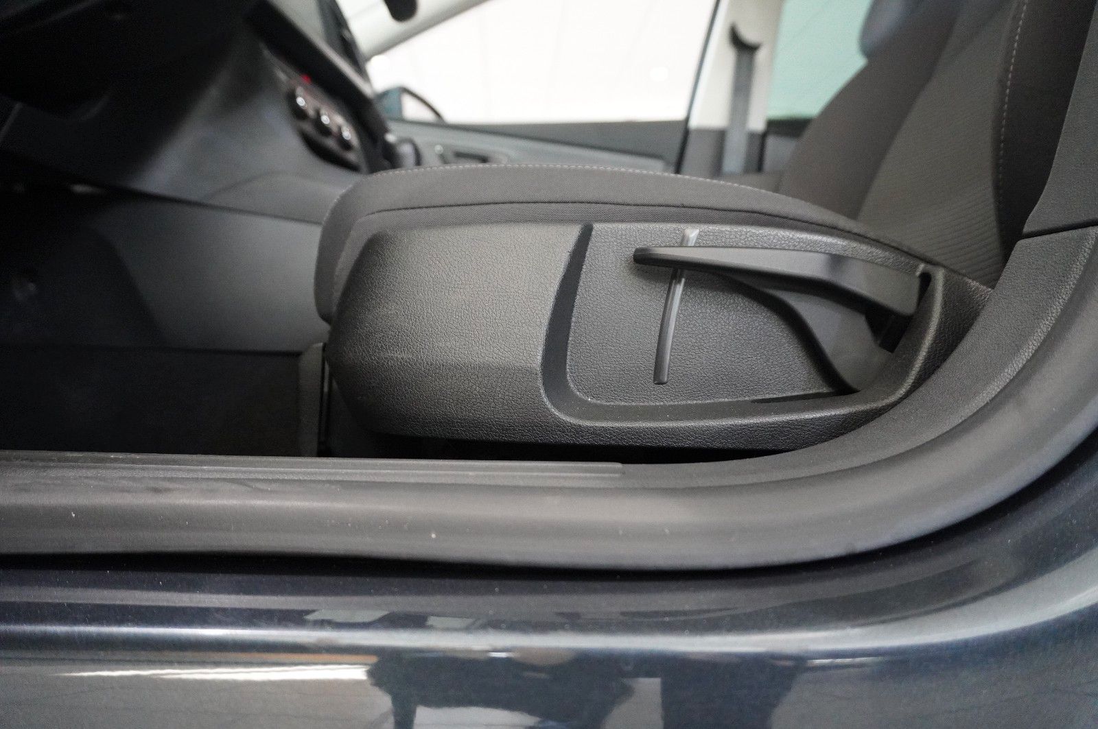 Fahrzeugabbildung SEAT Leon ST 1.6 TDI STYLE DSG NAVI/LED/KAMERA/SH/AHK