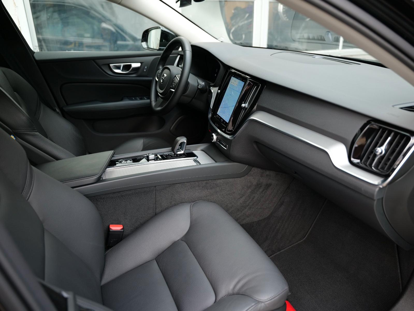 Volvo V60 B4 Core LEDER+NAVI+4xSHZ+KEYLESS+PDC+CAM, миниатюра 18