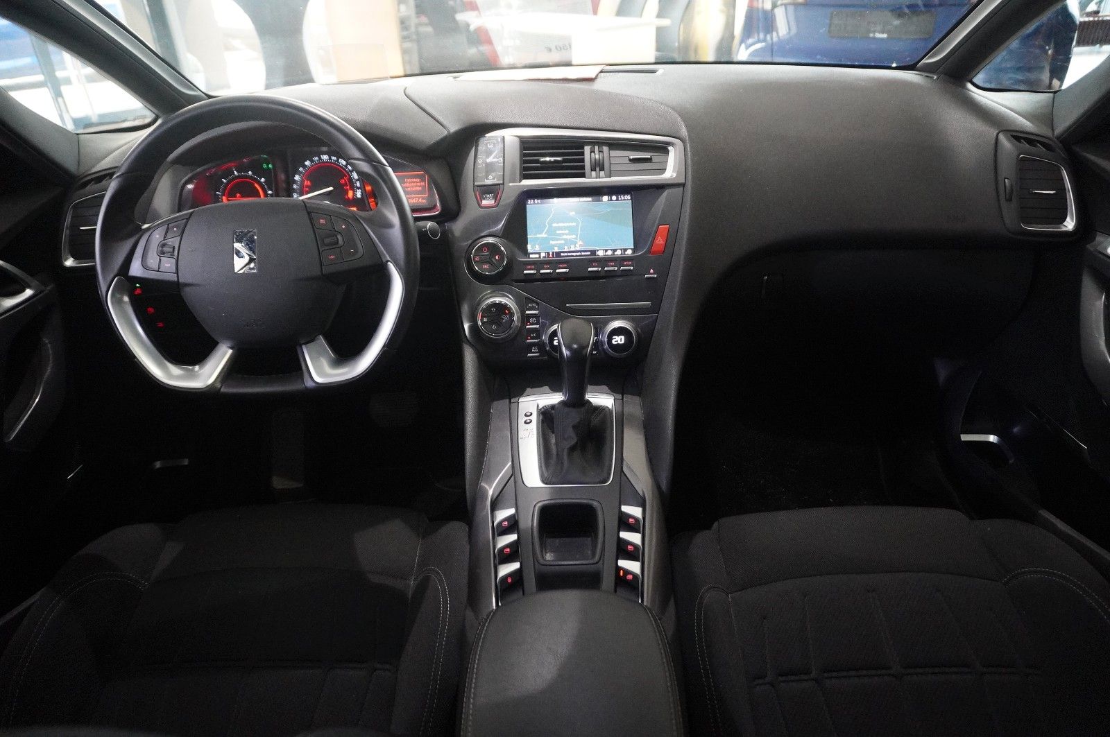 Fahrzeugabbildung DS Automobiles DS5 Lim. 2.0D NAVI/LED/KAMERA/HUD/SPORT/SH/DAB+