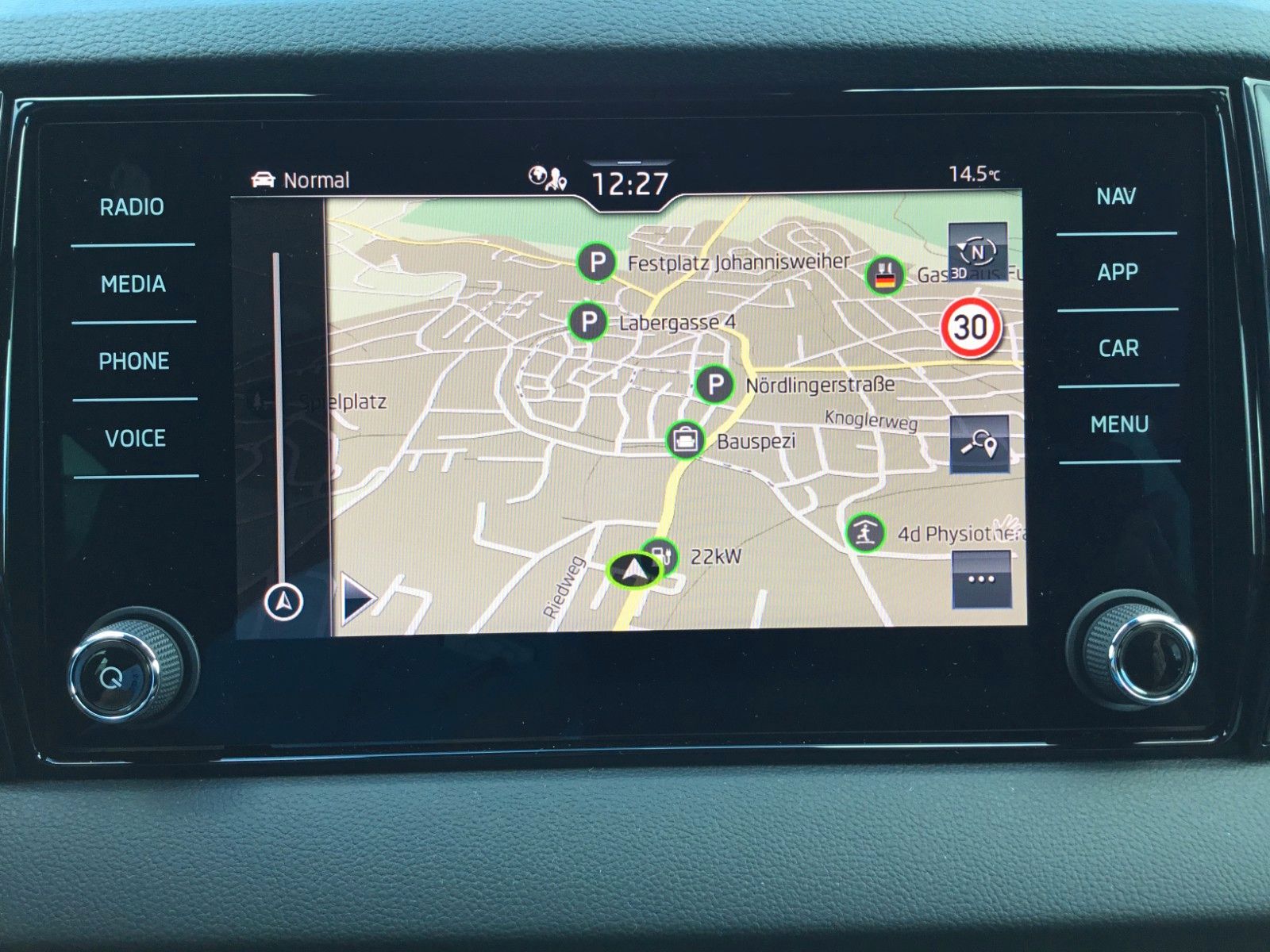 Fahrzeugabbildung SKODA Karoq 2.0l TSI DSG 4x4 Sportline+AHK+Matrix+Pano