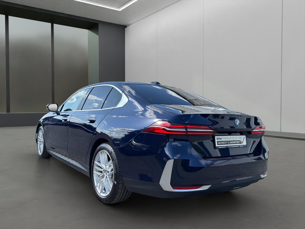 BMW 530e Lim. HYBRID LED NAVI HUD PANO ACC 360° 19"
