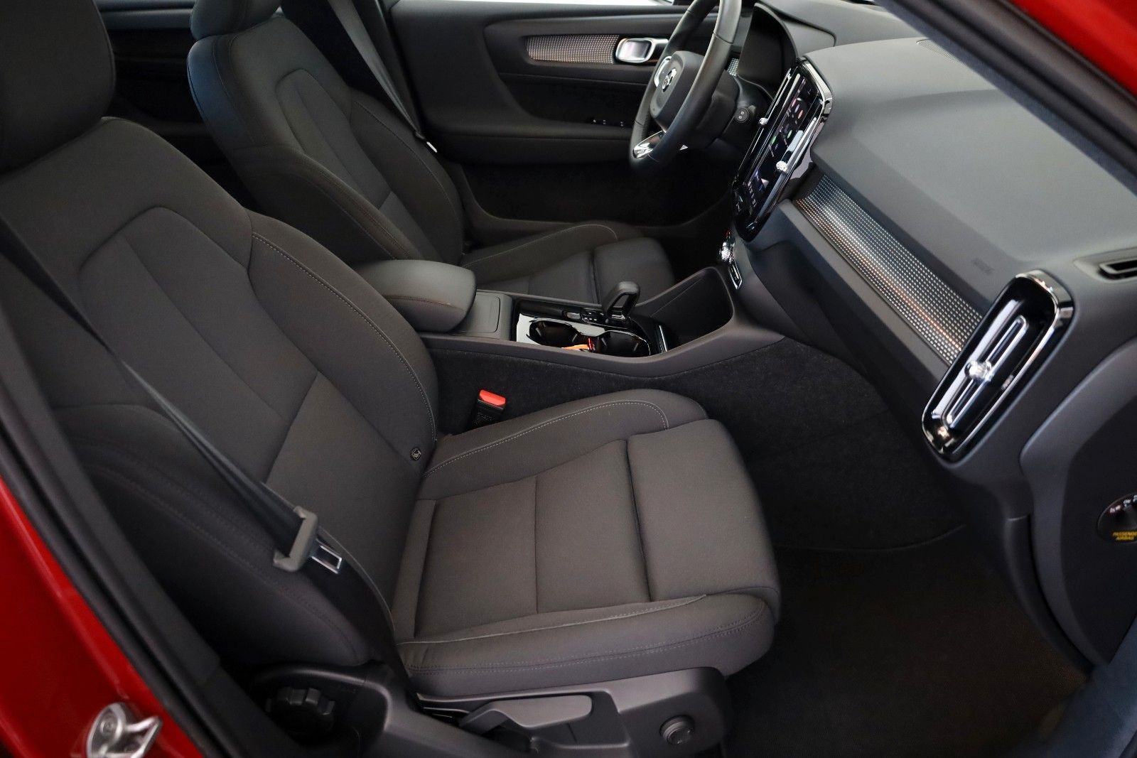 Fahrzeugabbildung Volvo XC40 Plus Recharge,Navi,LED,SH,Kamera,ACC,