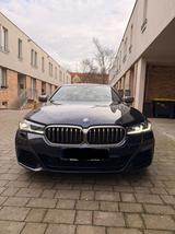 BMW M550i 2021 mit  Garantie, Service ink. & Reifen - blaue BMW 550