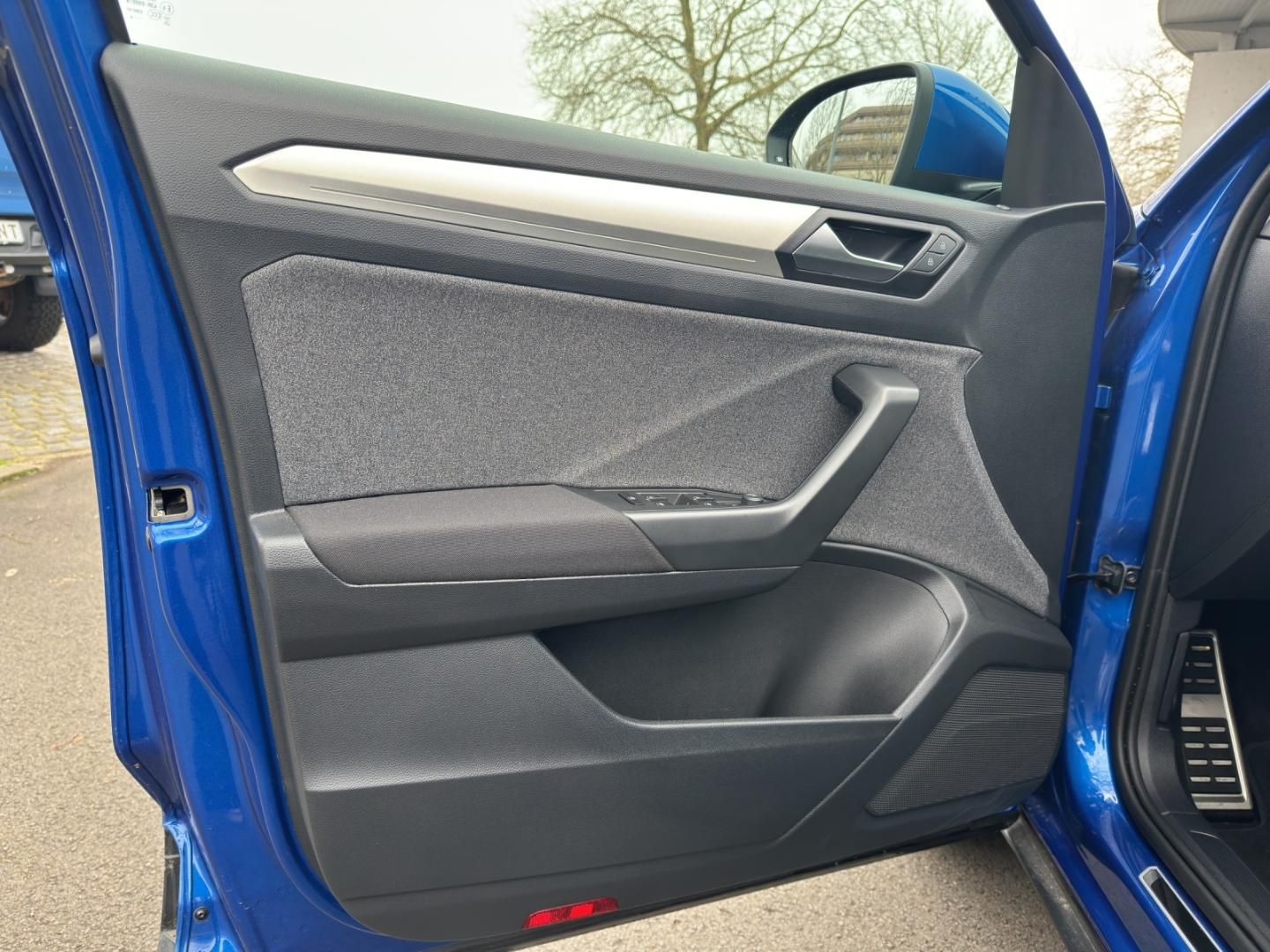 Fahrzeugabbildung Volkswagen T-ROC MOVE MOVE 1.5l TSI,DSG,AHK,RFK,Navi,LED,AC