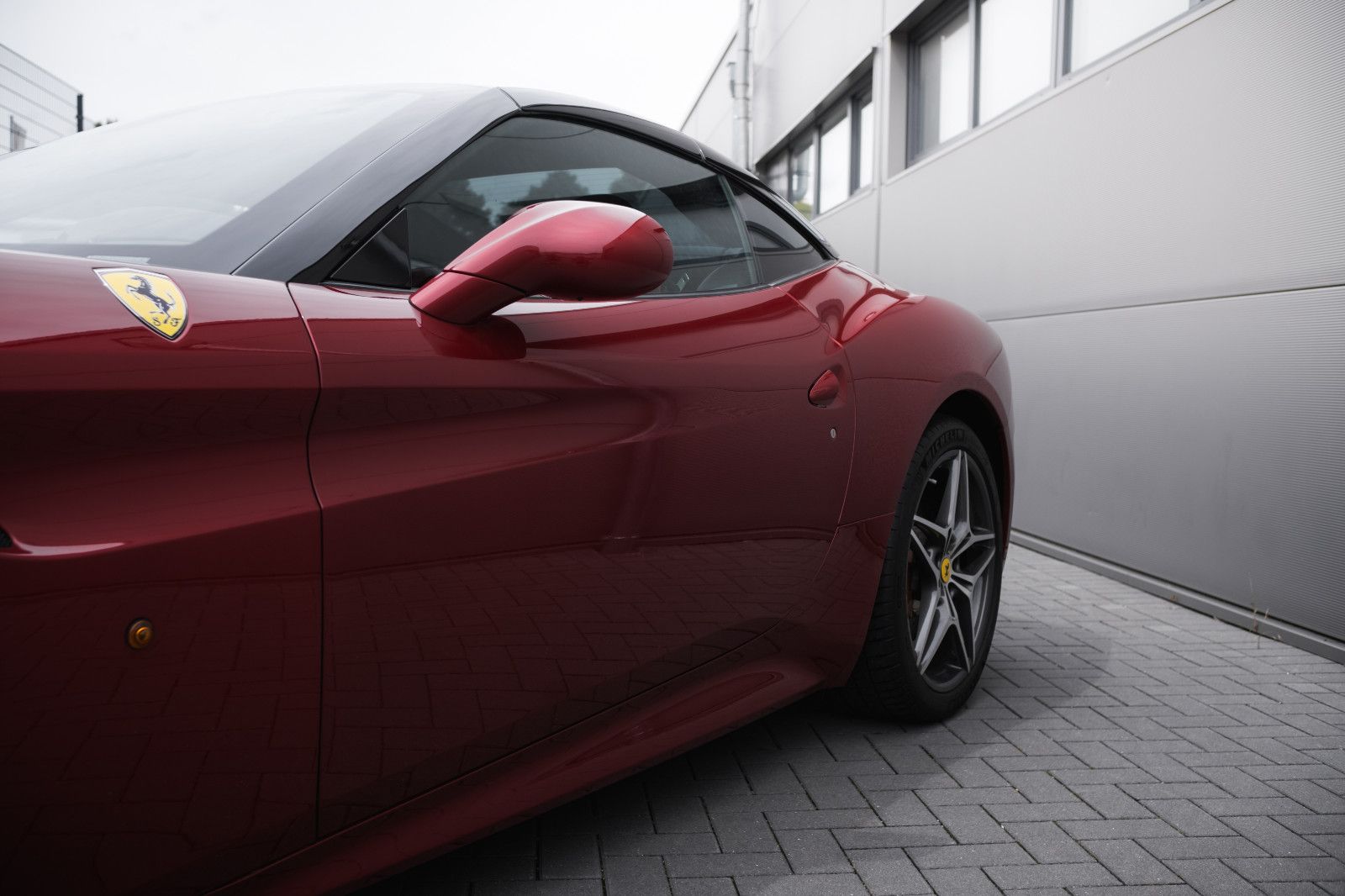 Fahrzeugabbildung Ferrari California T-erst 9.640km-Navigation-