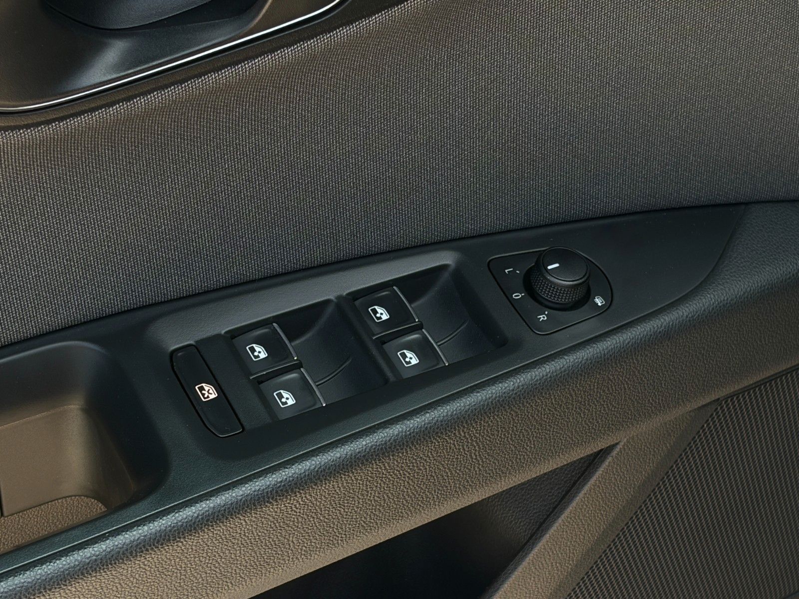 Fahrzeugabbildung SEAT Leon ST 1.5 TSI DSG Xcellence CarPlay PANO CAM