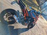 KTM Duke 125 mit Honeycomb Decor von Radical Racing - Angebote entsprechen deinen Suchkriterien