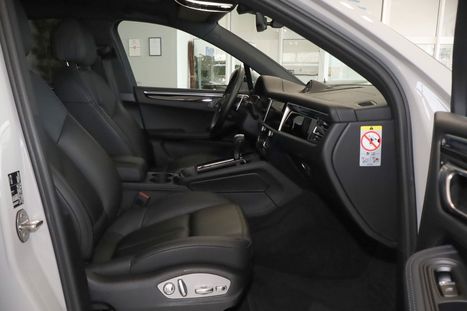 Fahrzeugabbildung Porsche Macan S Panorama/Keyless/Sportabgasanlage/20Zoll