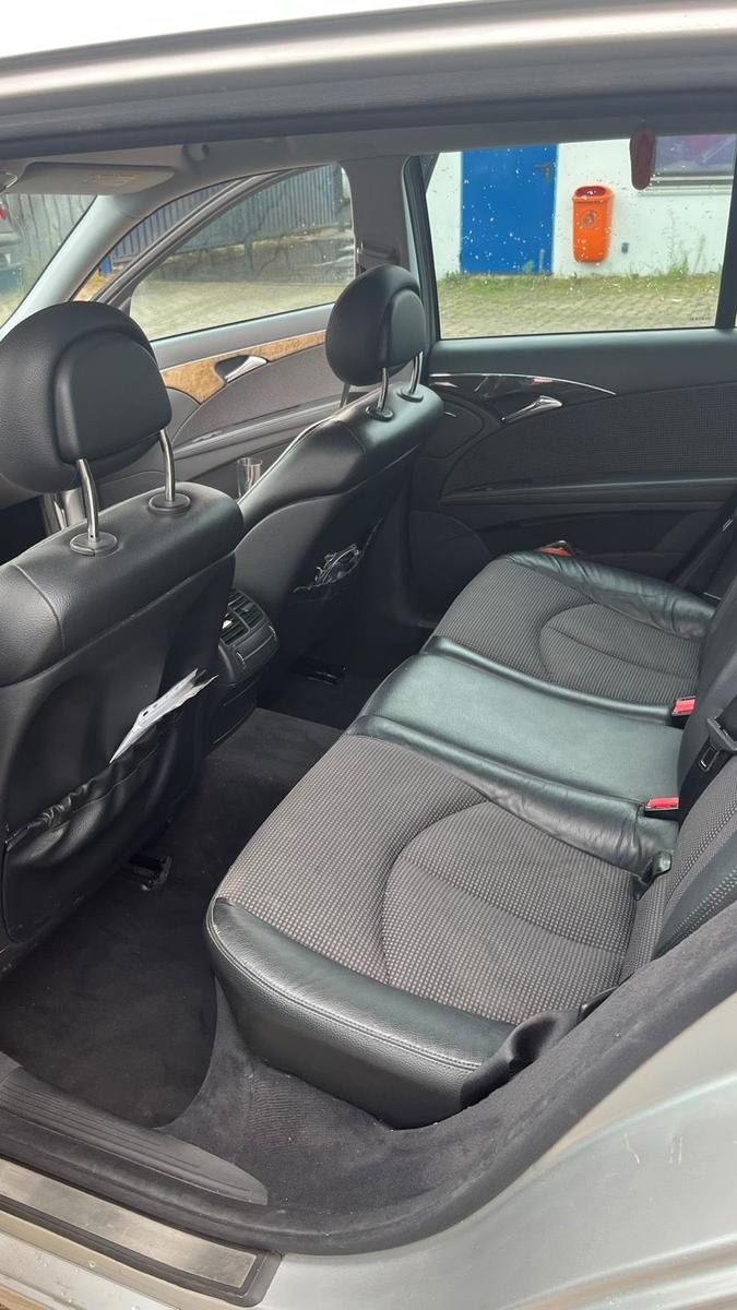 Mercedes-Benz E220 2005 — photo 5