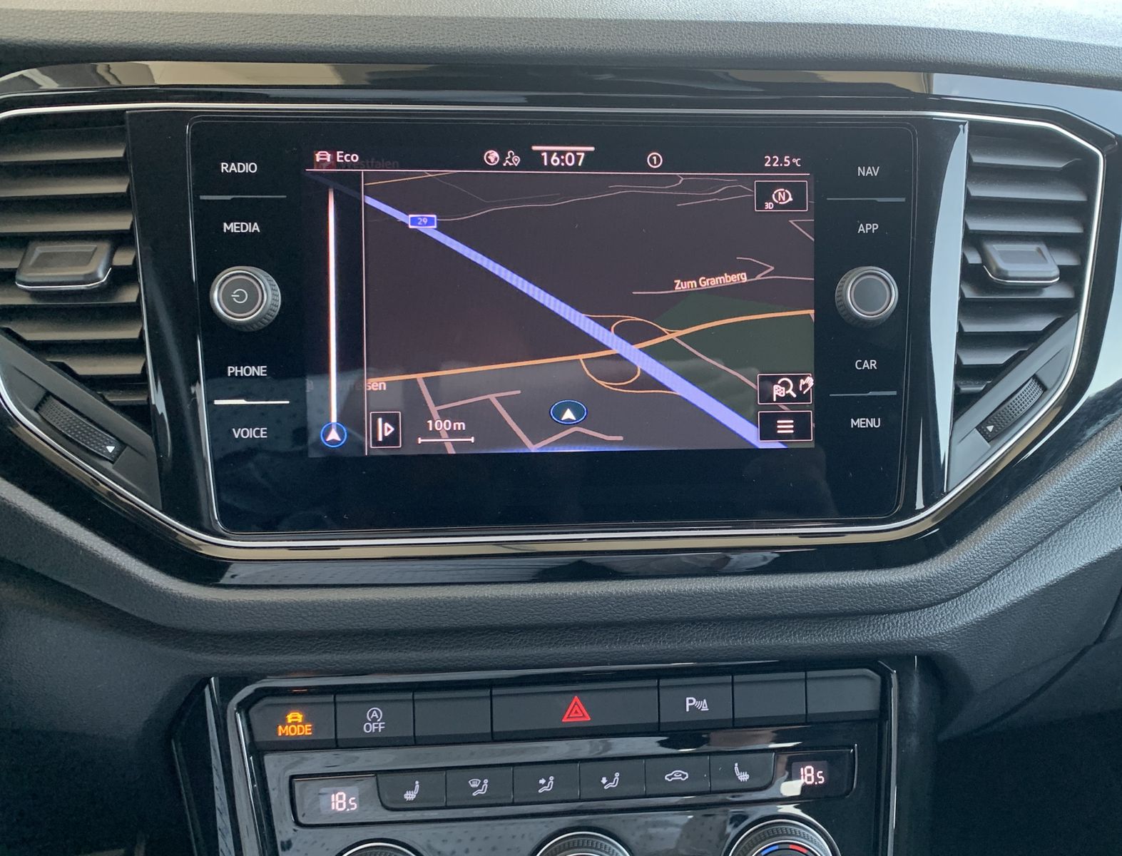 Fahrzeugabbildung Volkswagen T-Roc 1.5 TSI*Sport*LED*ACC*Spur*Navi*SHZ*