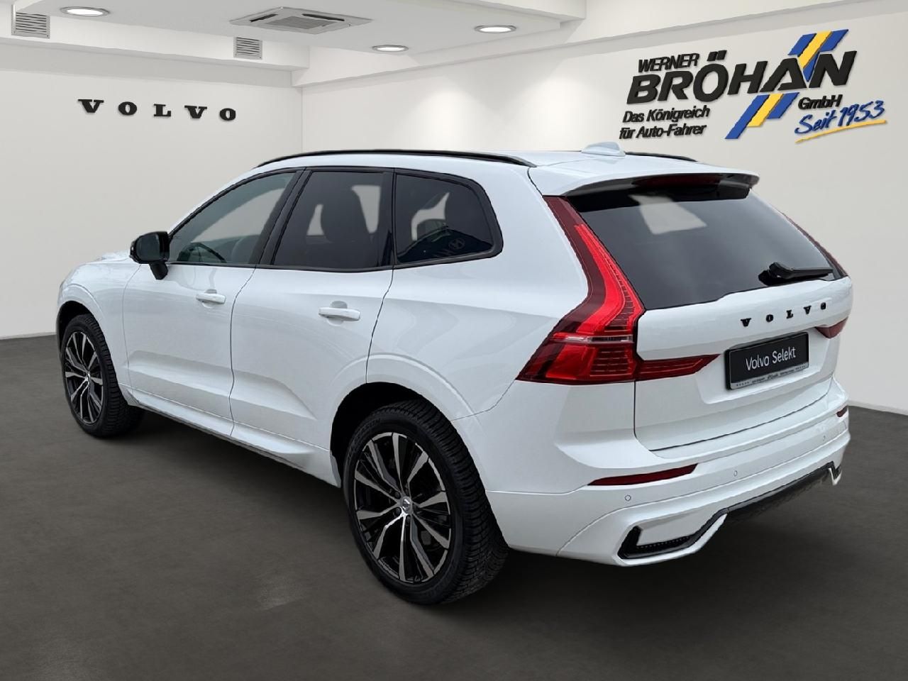Fahrzeugabbildung Volvo XC60 Plus Dark 2WD