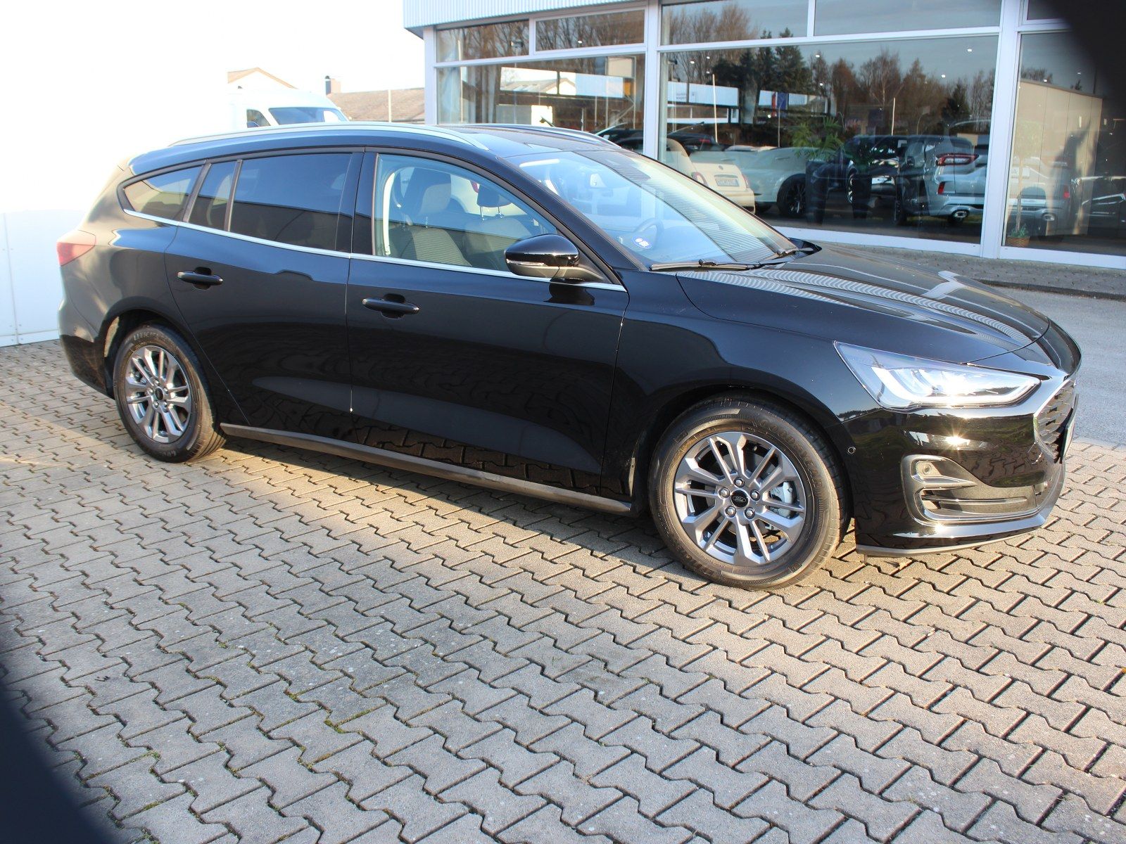 Fahrzeugabbildung Ford Focus Titanium 1,0 EcoBoost MildHybrid