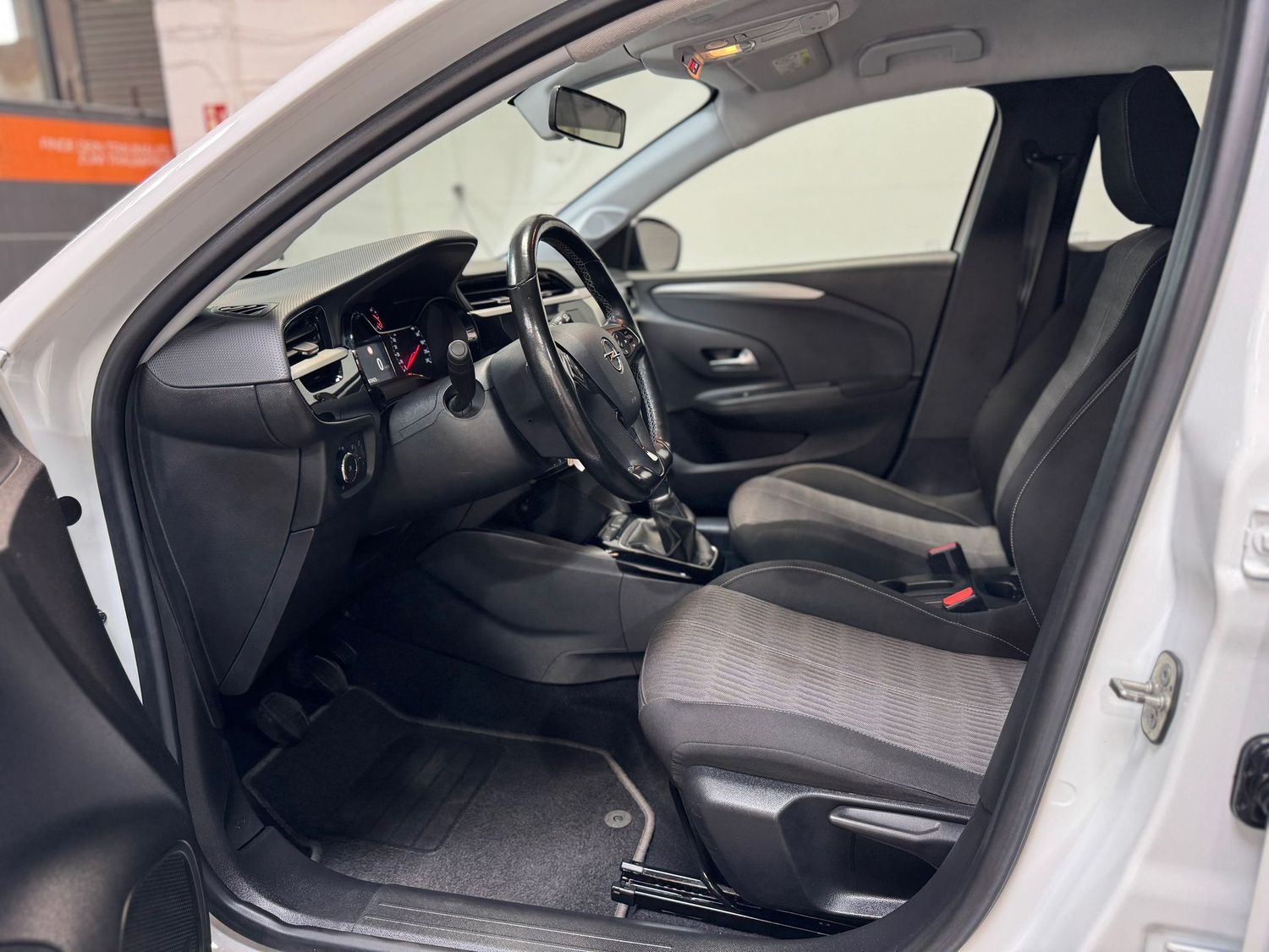 Fahrzeugabbildung Opel Corsa Edition#PDC#Temp#Lekradh.#Spur#SHZ