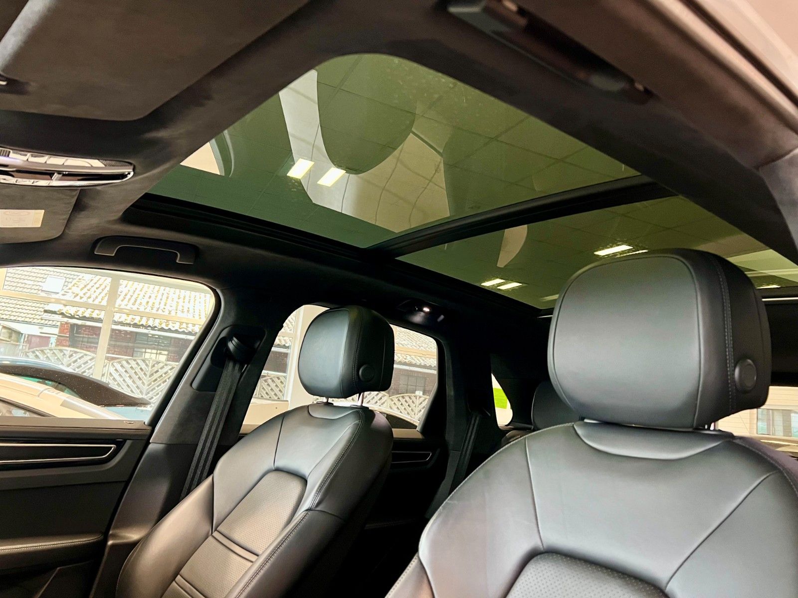 Fahrzeugabbildung Porsche Cayenne GTS Panorama, AHK, 21Zoll, SportChrono