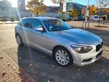 BMW 118i - 170PS-8-f-ber.-NAVI-SHZ-VSD+Steuerk.NEU! - BMW 118 in Berlin