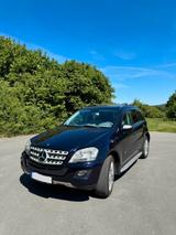 Mercedes-Benz ML 320 CDI 4MATIC - Premium - blaue Mercedes-Benz ML 320