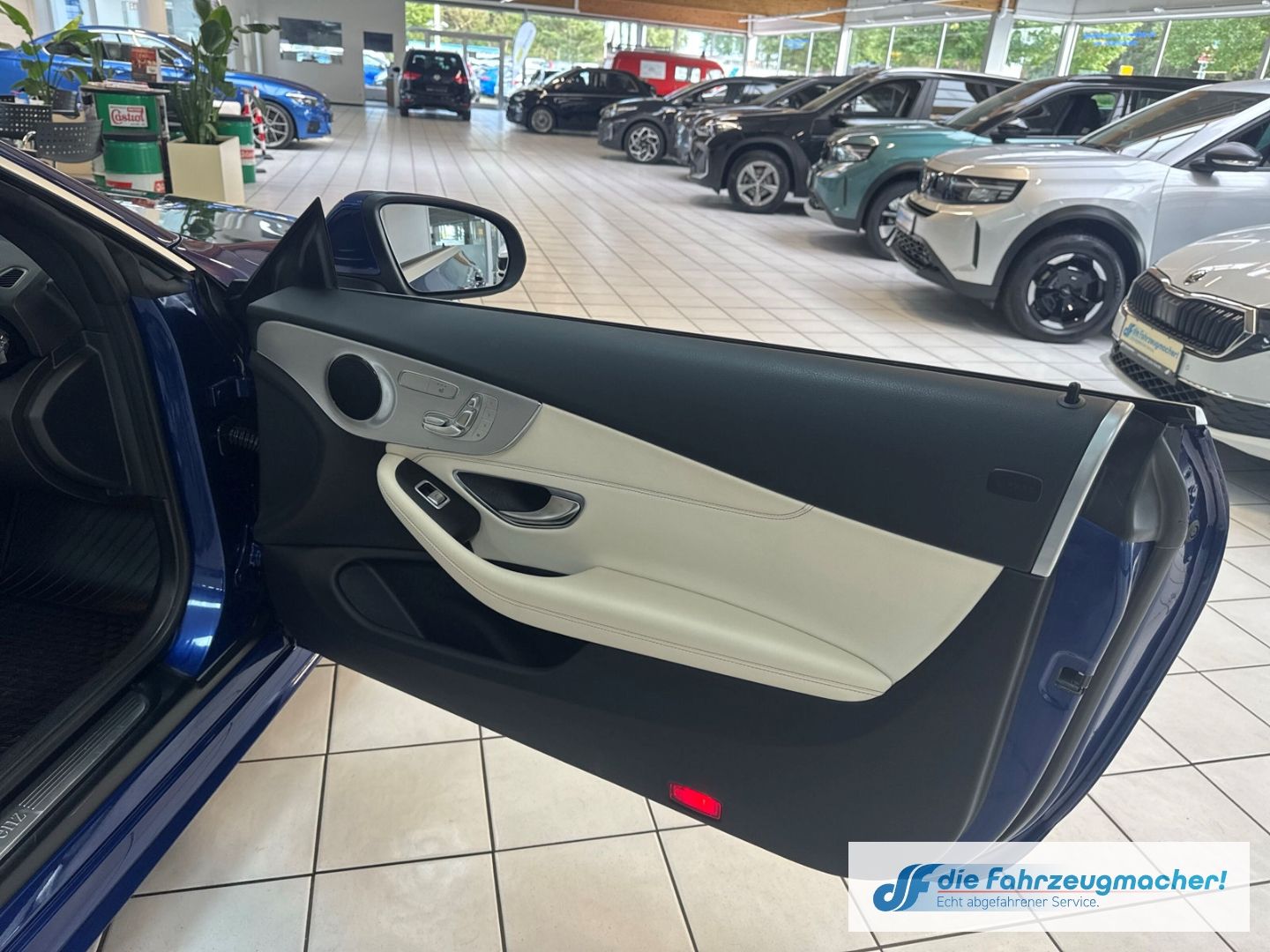 Fahrzeugabbildung Mercedes-Benz C 200 Cabrio 4Matic Sportpaket AMG LED Leder Mem