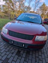 Volkswagen VW Passat Automatik 5 Zylinder - Volkswagen Passat aus 1999: Kombi