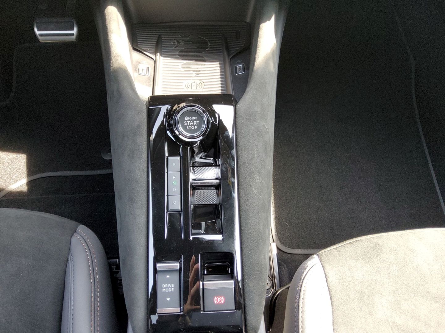 Fahrzeugabbildung Alfa Romeo Junior Elektro Intensa Sondermodell Navi, 360°