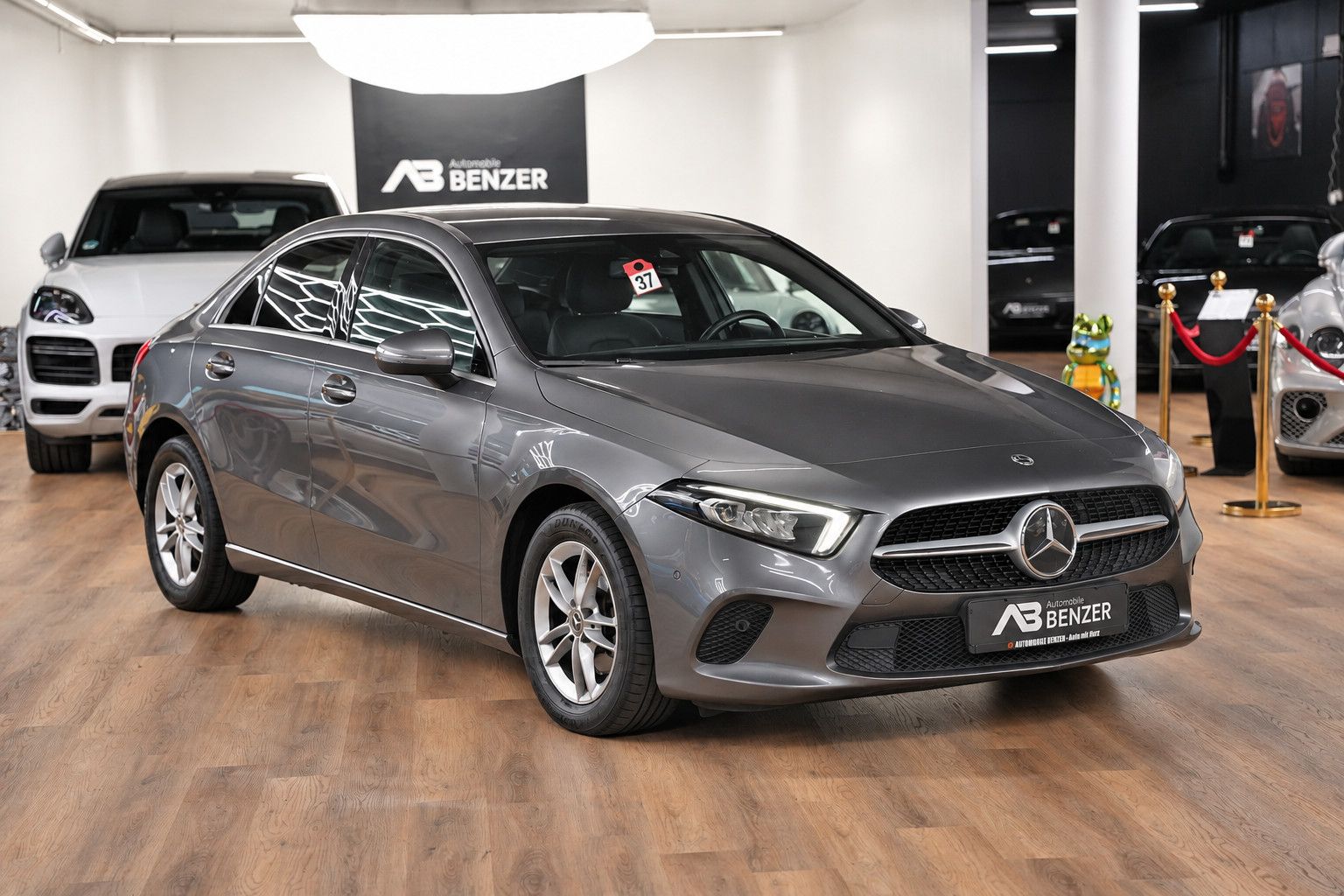Fahrzeugabbildung Mercedes-Benz A 180 A 180 d Limousine *LED*SHZ*Navigation*ACC*