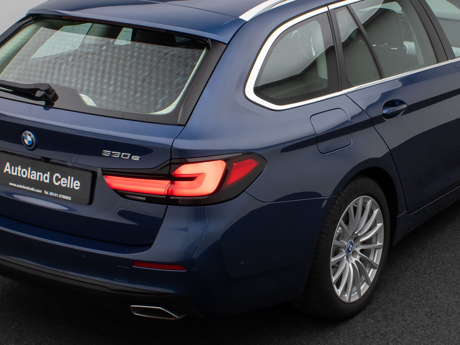 Fahrzeugabbildung BMW 530e Kamera Laser HUD DAB AHK Komfort Alarm ACC