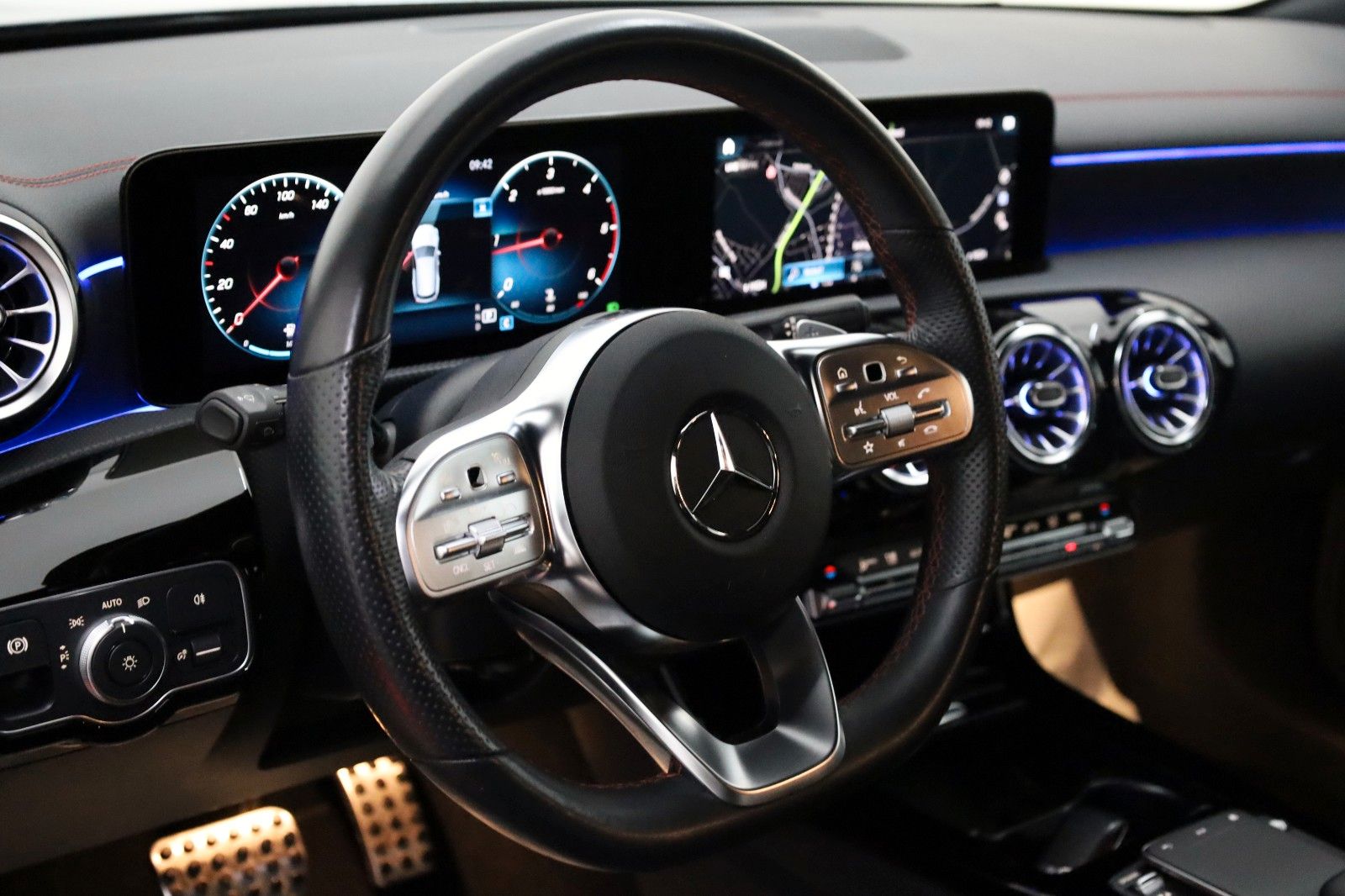 Fahrzeugabbildung Mercedes-Benz CLA 200d SB AMG Line T.Leder,Navi,LED,Night/Park