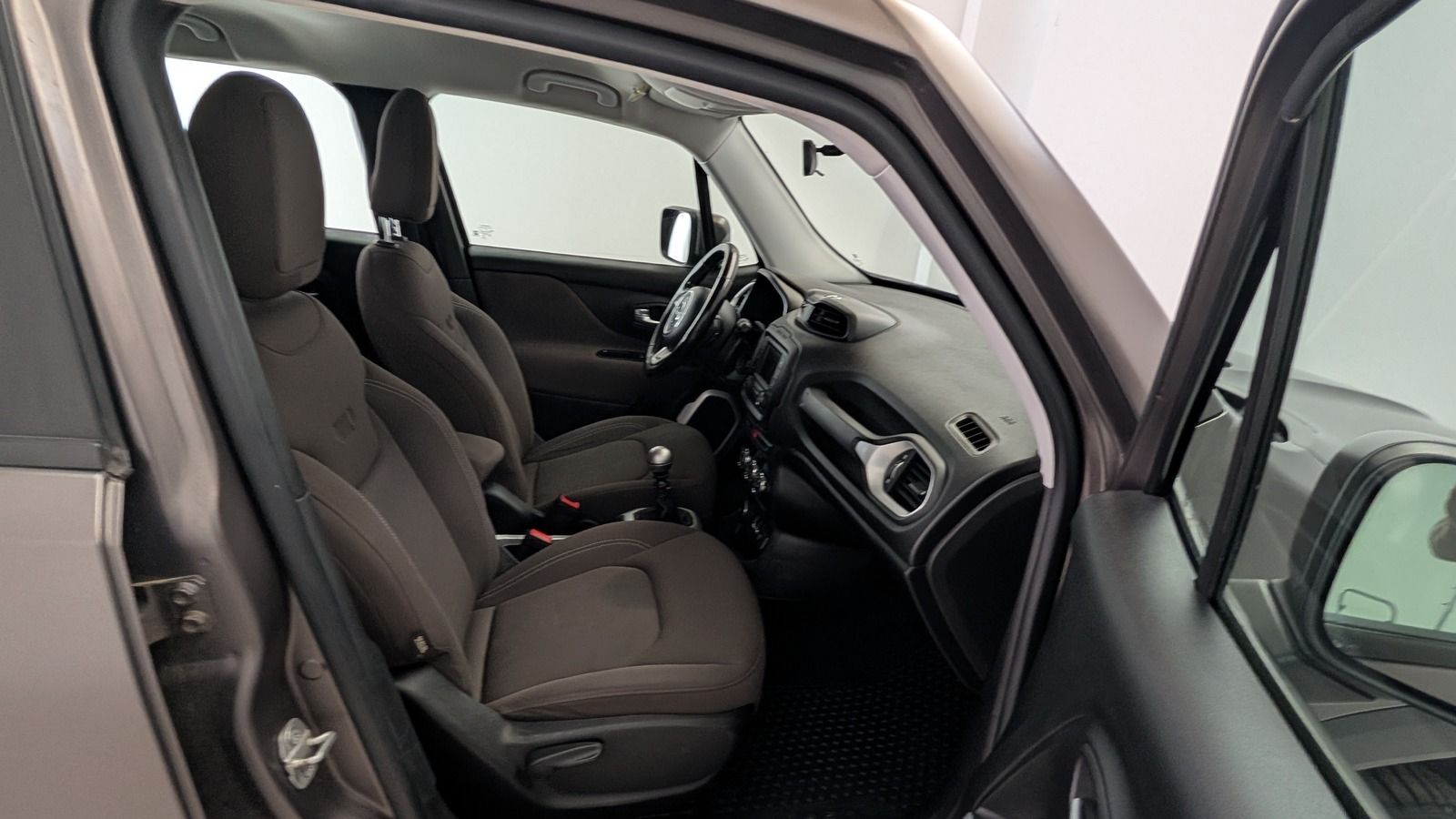 Fahrzeugabbildung Jeep Renegade 2.0 MultiJet II 140 AWD * AHK Night Eag