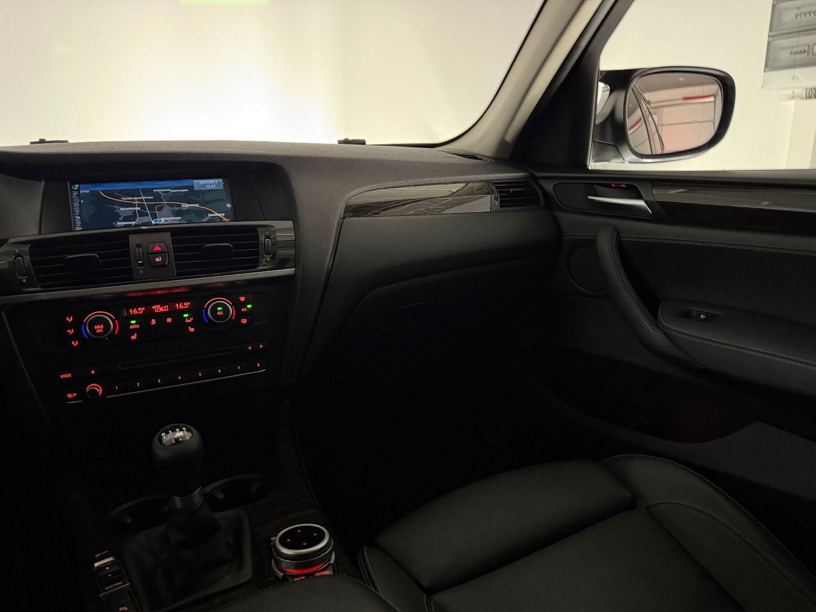 Fahrzeugabbildung BMW X3 sDrive 18 d/XENON/HuD/PANO/AHK/NAVI PROF.