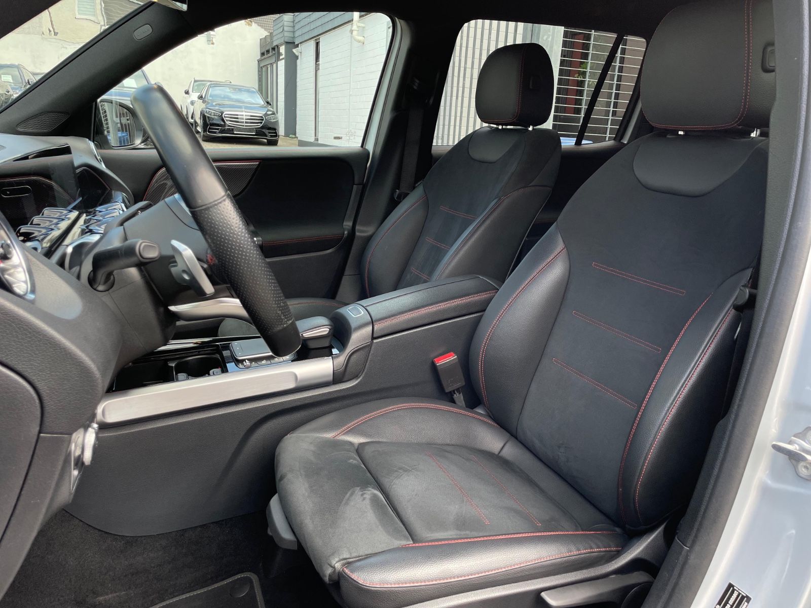 Fahrzeugabbildung Mercedes-Benz GLB 220 d |AMG|MBUX|Distr|Multibeam|AHK|Kamera