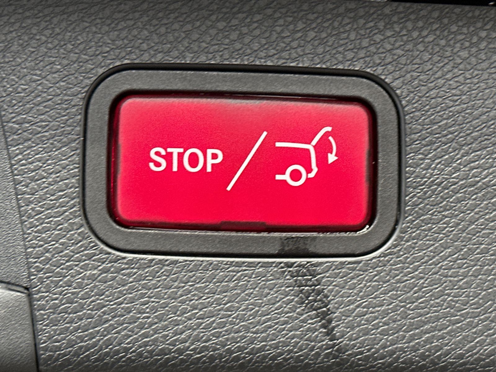 Fahrzeugabbildung Mercedes-Benz E 300de T AMG-Line NAV+LED+360°+PANORAMA+BURMEST