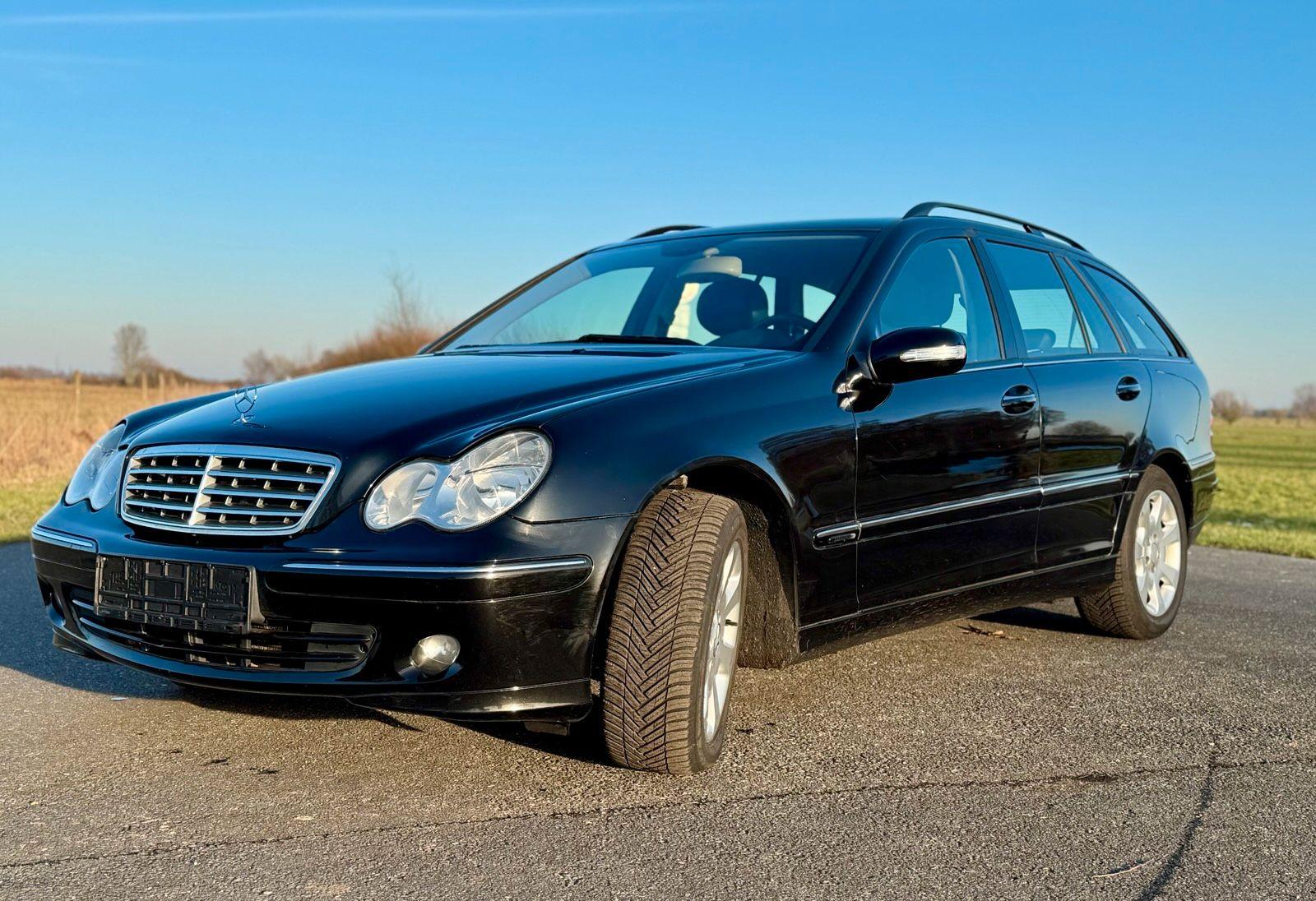 Mercedes-Benz C220 2005 — interior