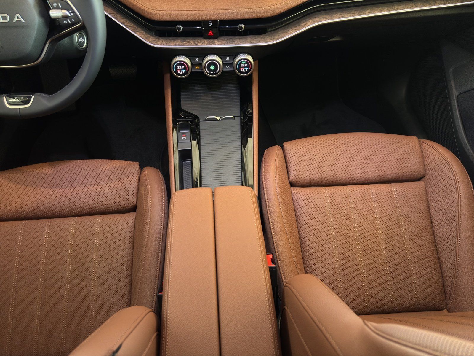 Fahrzeugabbildung SKODA Superb Combi L&K 2,0 TDI 142 kW DSG 4x4