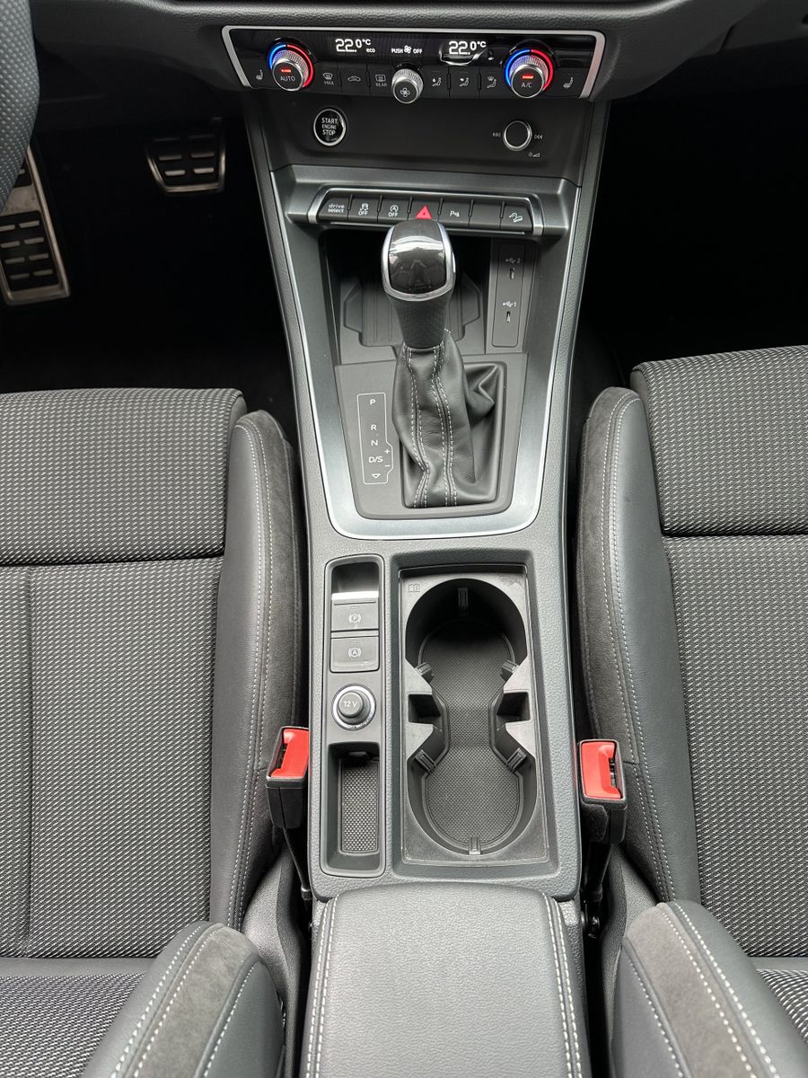Fahrzeugabbildung Audi Q3 40 TDI Quattro S-Line NAV+LED+ACC+B&O+VCOCK