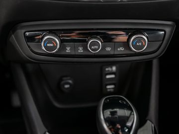 Opel Crossland 1.2 Elegance Kamera Navi LED