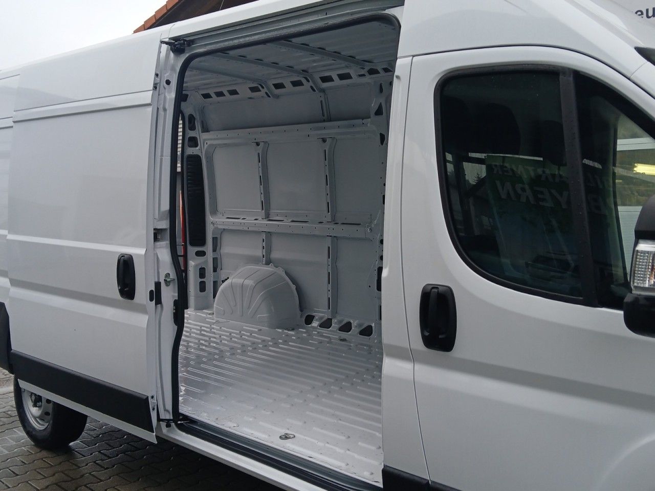 Fahrzeugabbildung Fiat Ducato H2 Kastenwagen 35 L3H2 140 - Kamera uvm.
