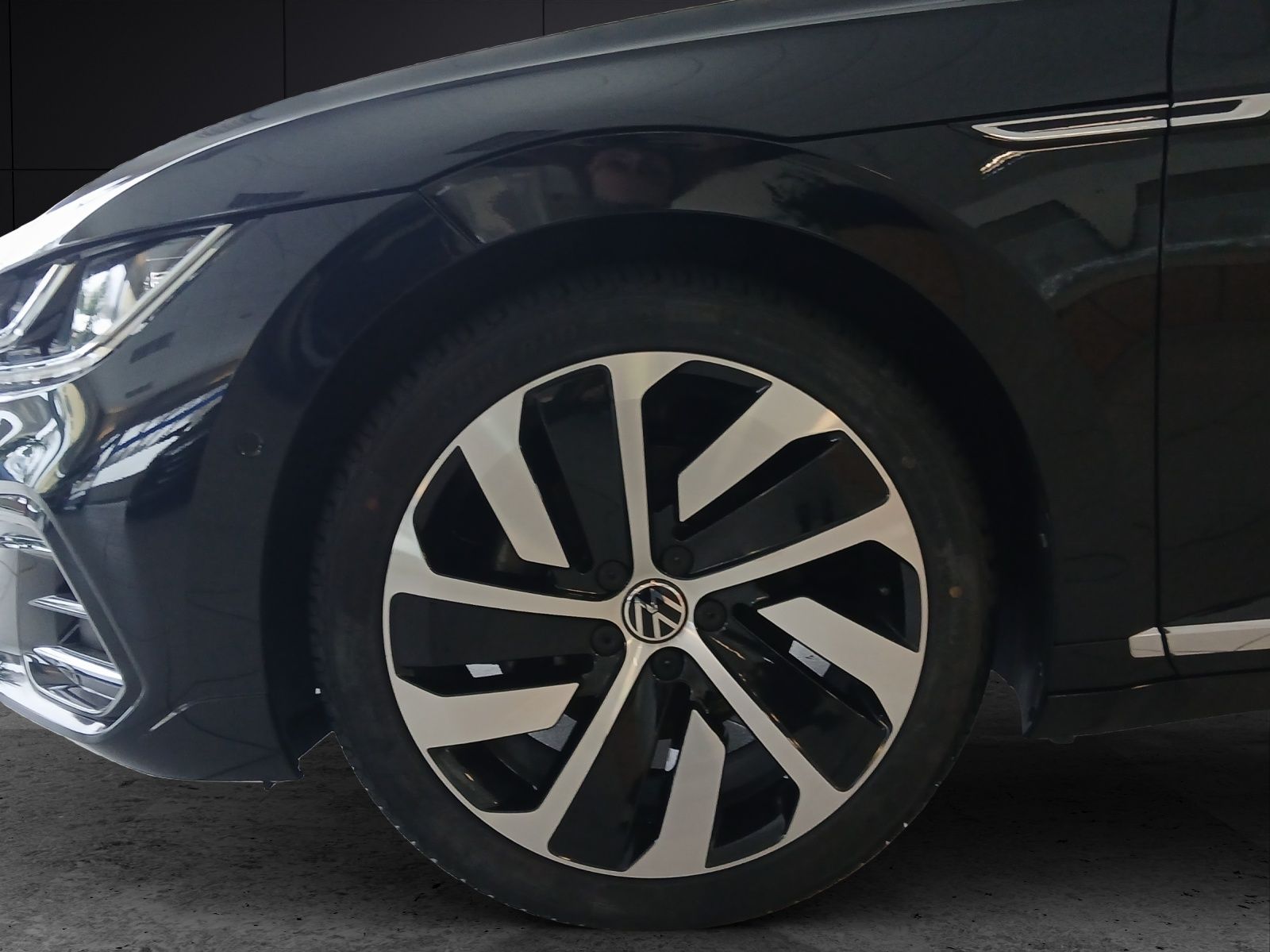 Fahrzeugabbildung Volkswagen Arteon SB TDI R-Line DSG Matrix AHK Navi AID ACC