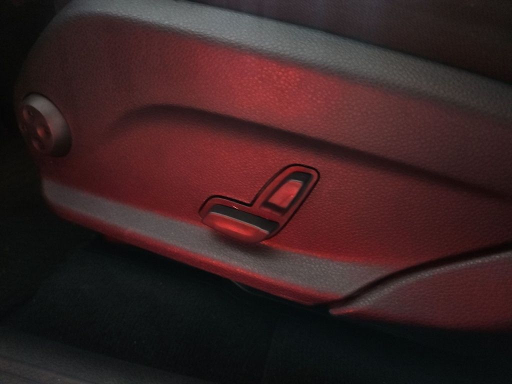 Fahrzeugabbildung Mercedes-Benz GLC 200 d 4M Pano MBUX LED