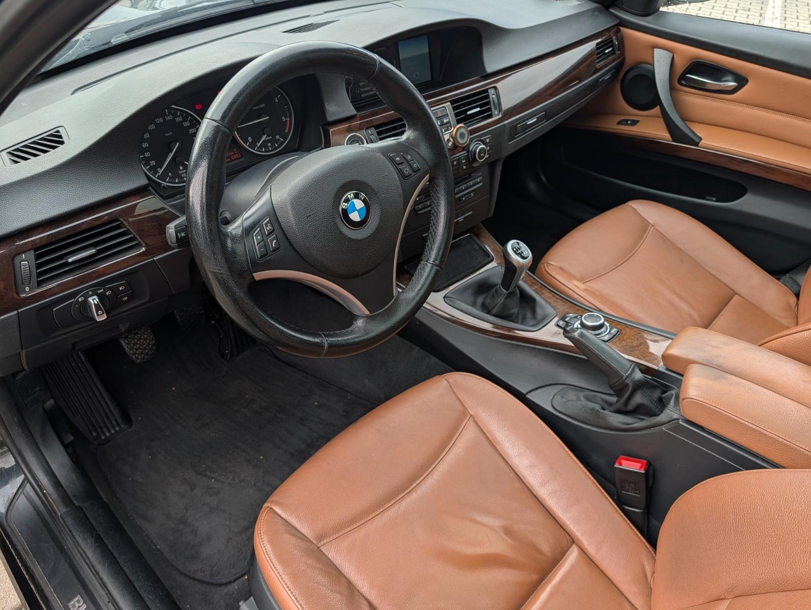 BMW 320 2011 — photo 13