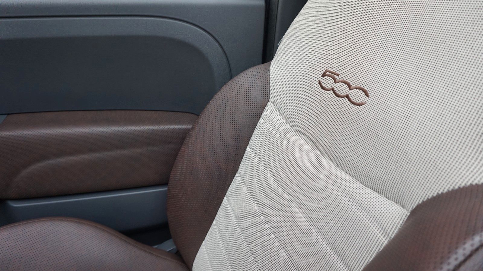 Fahrzeugabbildung Fiat 500 Lounge Cabrio  Scheckh. gepfl. TÜV neu
