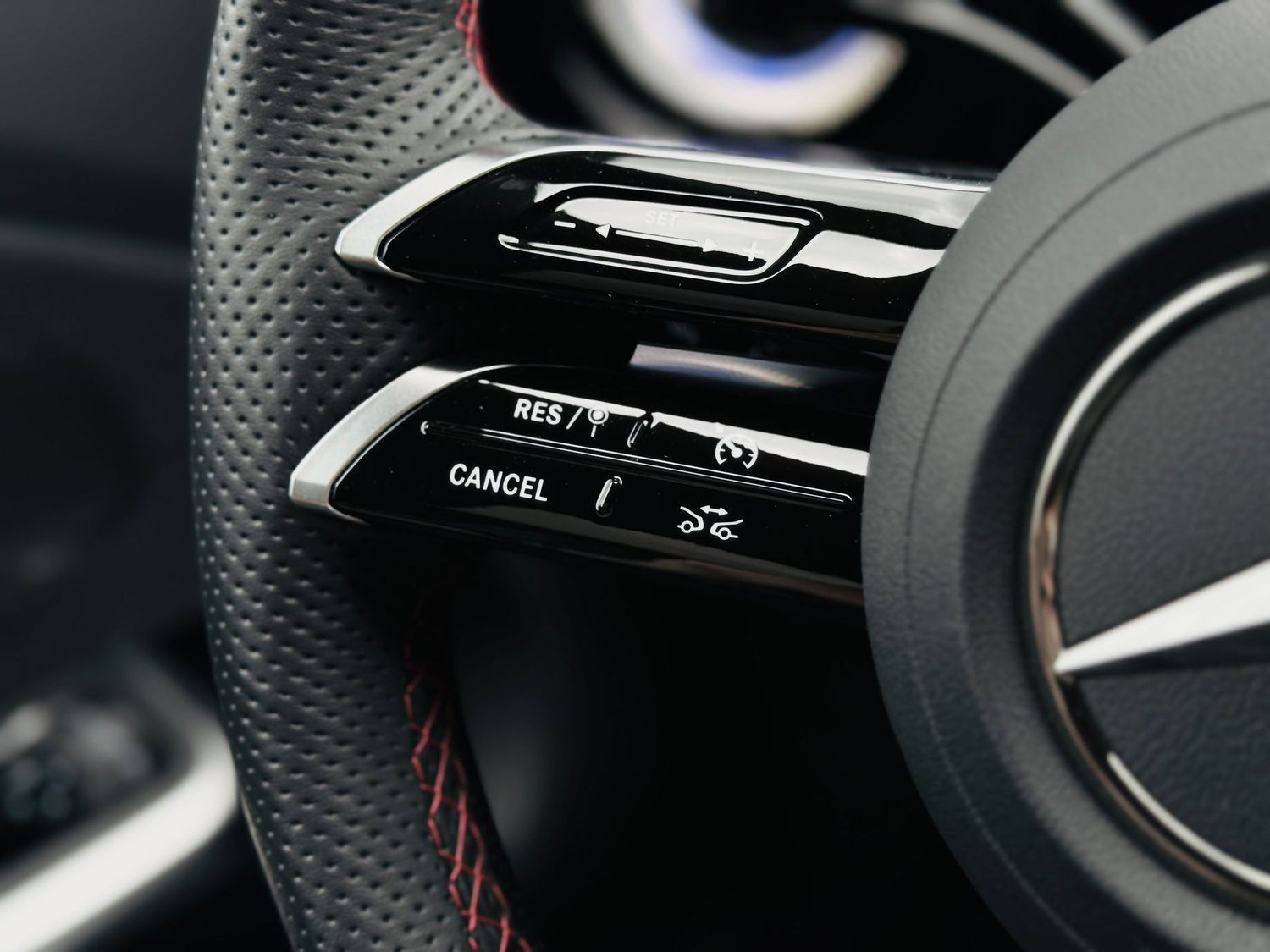 Fahrzeugabbildung Mercedes-Benz CLA 250 + EQ, AMG Plus, Premium Paket, Night Pak