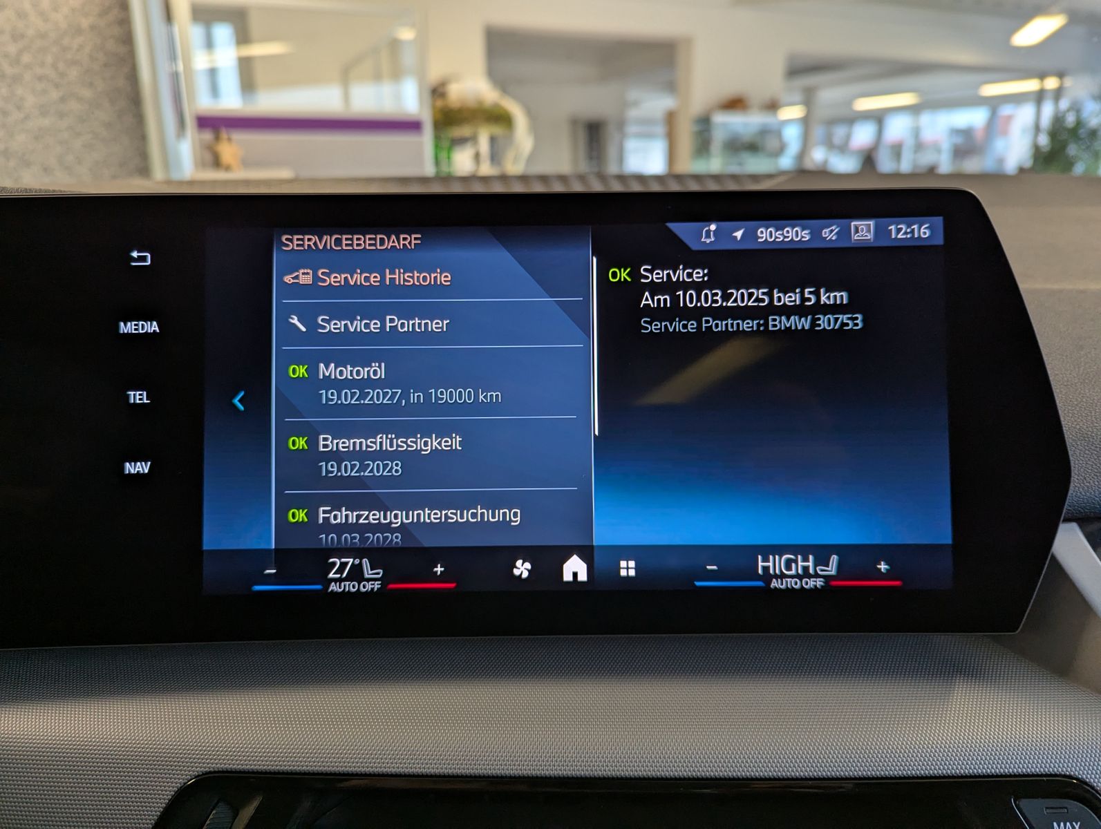 BMW 218 Active Tourer d Panoramadach Kamera AHK - Image 25